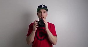 BEST Way To Hold A DSLR Camera