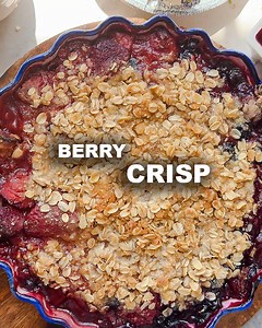 This Berry Crisp is such a simple #dessert #recipe and there's no better time of year than now to make it!! Ingredients: Ingredients: 6 cups of Mixed Berries 1/4 cup of Sugar 1/3 cup of Flour 1 Tbsp of Vanilla For the topping: 1/2 cup of All Purpose Flour 3/4 cup of Oats, quick cooking or old fashioned 1/2 cup of Brown Sugar 1/3 cup of Cold Butter, cut into small pieces 1/2 tsp of Cinnamon | Laura in the Kitchen