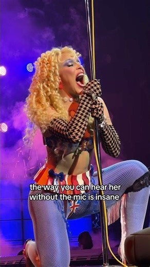 the way you can hear her without the mic is insane 🔥 #dojacat #concert