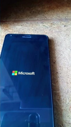 Microsoft Lumia 640 startup.