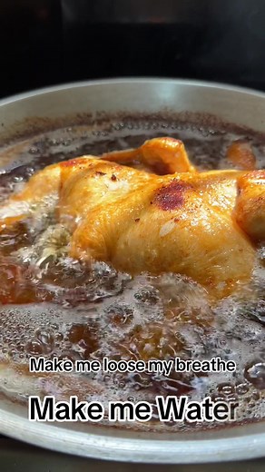 Twerking Chicken Dances to the Tune of Water!