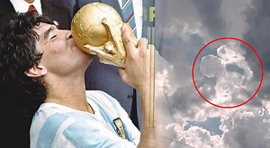 Argentino ve a Maradona besando la copa del mundo en las nubes y dice "elijo creer" - VIDEO