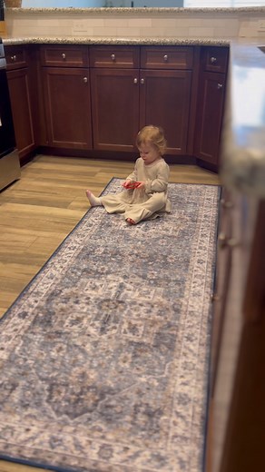 Quick kitchen refresh with our Amara Indigo/Beige runner 😍 #TumbleRugs #washablerugs #homedecor #kitchendesign #parentsoftiktok #momsoftiktok