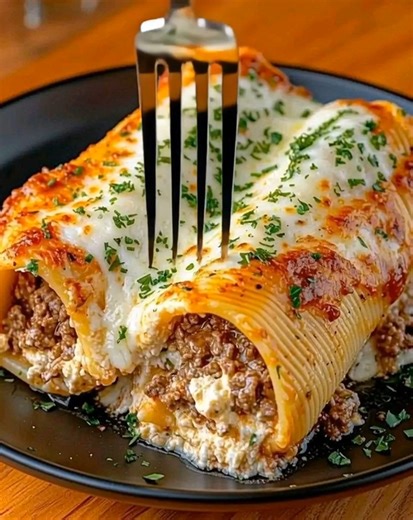 Cheesy Beef-Stuffed Manicotti Bake Ingredients You’ll Need 12 manicotti pasta shells 1 lb (450 g) ground beef 1 small onion, finely chopped 3 cloves garlic, minced 1 ½ cups ricotta cheese | All Grandma's Recipes
