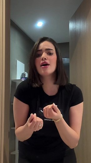 Hand Movements Tutorial in a Domestic Setting