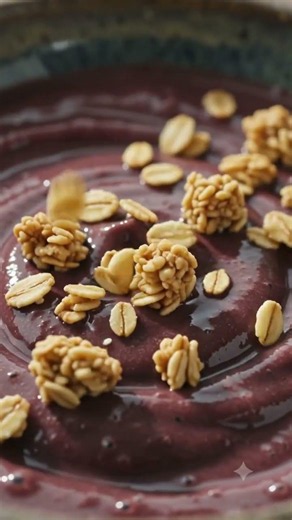 Açaí bowl preparation