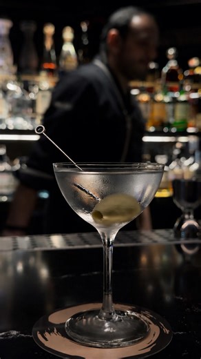 LISBOA.BEBE on Instagram: "Follow @lisboa.bebe for more bar industry tips. . save & share if you like it ✨. . Never repeat an experience that didn’t go well for you. What do you think of this expression? We went to @attikolisbon in the first few days after it opened, just to check out the bar. Following the trend of Dry Martinis that we love so much, we ordered three, which unfortunately were not even similar to each other. We cordially sent a message mentioning this, especially since it was all