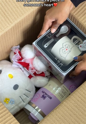 Special package customized with heart❤️#sendgiftstonepal #hellokittystanley #giftforgirlfriend #birthdaysurprise #surprisedelivery