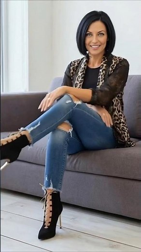 Lace-up ankle boots @viviannaSpace #ankleboots #heels #aimodel #fashion