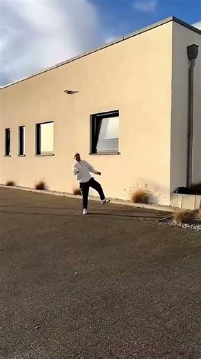 bottle cap trick shot, learn how to throw a bottle cap, easy tricks tutorial#tricks #shorts