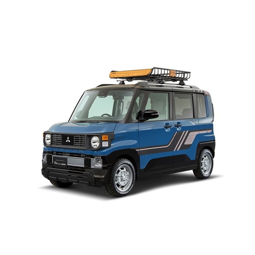 【三菱自動車、東京オートサロン2026に新型『デリカD:5』『デリカミニ』のカスタムカーなど計11台を参考出品し、“デリカ祭り”を開催】 三菱自動車は、2026年1月9日（金）から11日（日）まで幕張メッセで開催される「東京オートサロン2026」に出展し、同ショー初日の1月9日発売予定の新型『デリカD:5』、昨年10月末に発売した新型『デリカミニ』のカスタムカーを中心に、合計11台を参考出品します。 三菱自動車ブースでは「デリカ祭り～遊び心を解き放て～」をテーマとし、『デリカD:5』と『デリカミニ』の、力強さと機能性を演出したカスタムカーを展示。様々なテイストの『デリカD:5』と『デリカミニ』の展示やトークショーを通じて、デリカシリーズならではの、“自分のクルマを作り上げる楽しさ”を提案します。 また、アジアクロスカントリーラリー2025で総合優勝を果たした『トライトン』ラリーカーや『デリカD:5』サポートカーも展示します。 ▼リリースはこちら https://www.mitsubishi-motors.com/jp/newsroom/newsrelease/2026/20260106