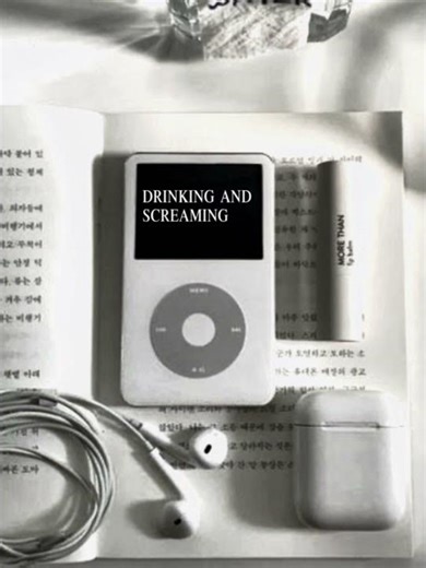 Gold on iPod 📱 @☆ DERBY ☆ #derby #ipod #gold #indiesleaze #vintage