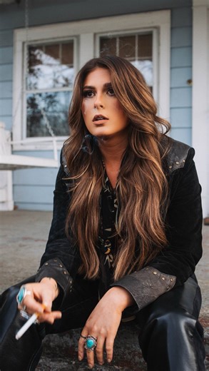 @ellalangleymusic tells us which of her songs she’d use to explain country music to aliens 👽✨ #ellalangley #aliens #newcountry | CountryLine
