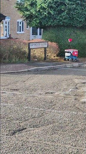 When AI fails, DPD delivery robot doesn't know where to go