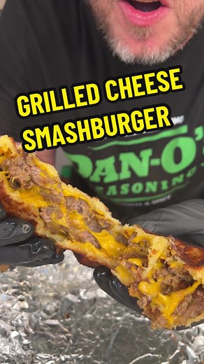 Maybe the best burger I’ve had in my life and it only took 5 minutes! Look how I made it! 🤤🔥🍔 #grilling #smashburger #burger #danosseasoning #recipe