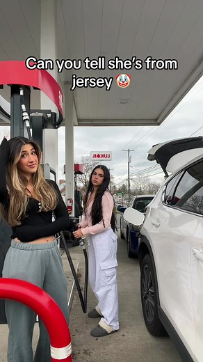 Doesnt know how to pump her own gas…