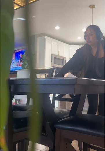 Life as a Professional Housekeeper: Insights and Earnings