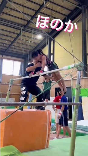 兄妹で挑戦！お腹をつかない後ろ回り(ともえ)にチャレンジ！娘はまだまだだなぁ。#shorts #鉄棒 #後ろ回り