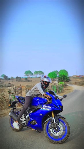 AK AADAMI ITNA TELENT R15 V4 #shorts #trending #viral #yamaha #r15v4 #reels #youtubeshorts #short