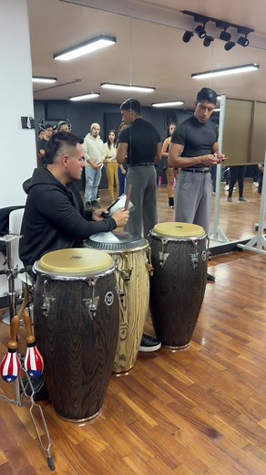 🎵 ¡Descubre el fascinante mundo de la instrumentación! 🎶 En nuestro nuevo video, te mostramos un pequeño vistazo de lo que se vivió en clase, con música en vivo del talentoso Gilmar Canos. 🎸✨ ¡No te lo pierdas! Y eso no es todo… ¡Se viene un nuevo curso de instrumentación! 👀💡 Comenta abajo si te gustaría que lo lancemos. ¡Tu opinión es súper importante! 💬👇