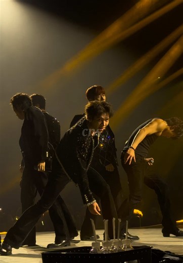 diatas kata genit masih ada #namwoohyun 🙏 #woohyun #infiniteinjkt #LimitedEditioninjkt #LIMITED_EDITION_IN_JKT #인피니트 #INFINITE #15TH_ANNIVERSARY_CONCERT #남우현