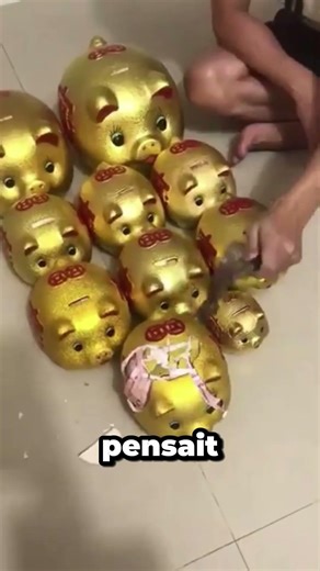 😱💰 Il casse la tirelire de sa fille en cachette… mais ce qu’il découvre dessous va le choquer ! 🎭💸✨