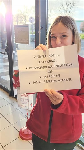 Oupsss la Porsche! 🤣 Une boîte aux lettres de Noël est disponible 😊 Venez déposer vos lettres 🎅🎄 | Intermarché Saint Priest en Jarez