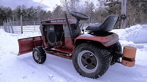 [搬] isavetractors 轮马312-8铲雪_老式花园拖拉机_空中无人机的镜头_科勒马格南12
