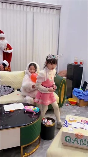 The gift of Tang Wulin in The Martial God's Path is strange. I am jealous of the older sisters.