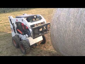 Bobcat S205 - Loading Round Bales
