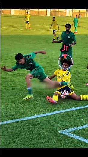 ronaldojr رونالدو جونيور بإطلالة لطيفة ✨ يتألق بقميص النصر ويتقدم في اللعب نحو النجاح ⚽#sports