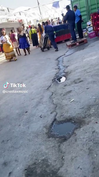 Kwa Coke Tarven: Pigs Enjoy Pudding Tonight