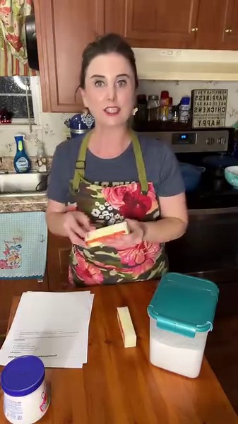 1.7K reactions · 810 shares | This 4 Ingredient Marshmallow Buttercream is my FAVORITE frosting! Make sure you watch til the end to see what I do with it. Marshmallow Buttercream Frosting recipe➡️: https://www.mrshappyhomemaker.com/marshmallow-buttercream-frosting/ Grandma Millie’s Oatmeal Cookie recipe➡️: https://www.mrshappyhomemaker.com/grandma-millies-famous-oatmeal-cookies/ | Mrs Happy Homemaker | Facebook
