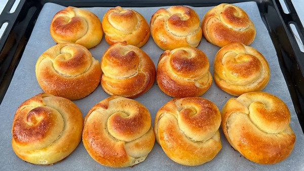 My grandma's favorite bun recipe! These buns are so delicious and soft