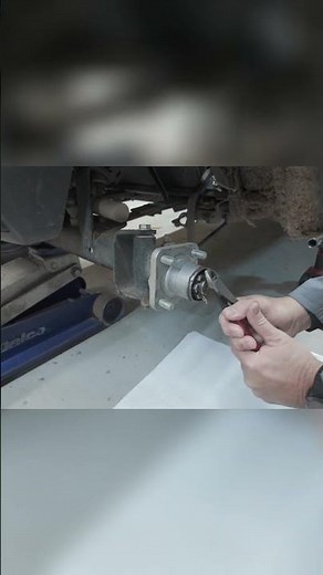 There’s a right way and a wrong way to remove a cotter pin…use this #tipsandtricks #turfmaintenance