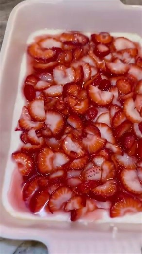 Easy Strawberry Cobbler! Let’s make it 🍓🍰🍓❤️ Recipe in description. #shorts #strawberry #cobbler