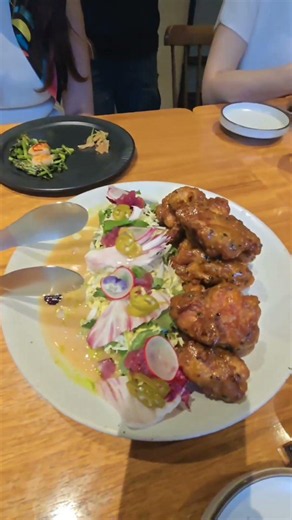 Delicious Korean food in Itaewon with the best girl friends!