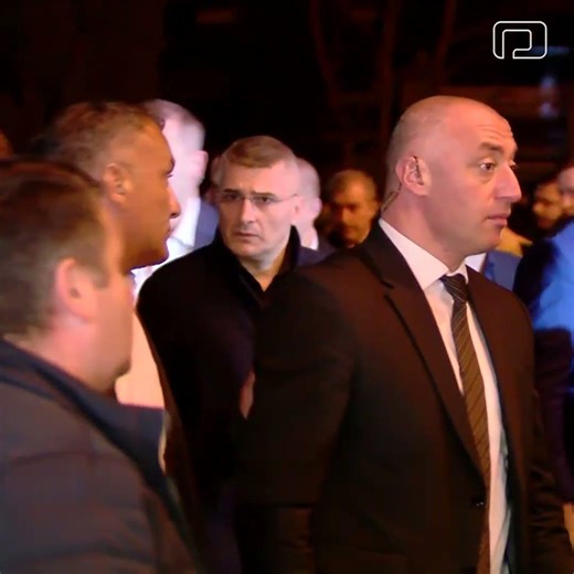 ბუდაპეშტიდან დაბრუნებული პრემიერ-მინისტრი სამების საკათედრო ტაძარში მივიდა