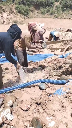 25K views · 208 reactions | Amazing..!!! The residents around the mine work to find gold using a water pump machine with a sluice box.. #Amazing #amazonfinds #residence #arroundtheworld #visit #people #humanity #mining #workout #foundgold #gold #with #waterpump #sluice #treasure #treasurehunt #trendingreels #fb | Iskandar Lelek | Facebook