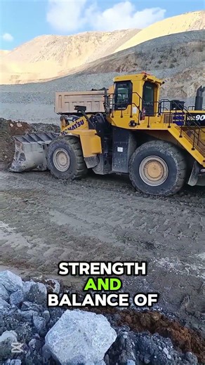 Komatsu WA900 Wheel Loader Powerful Loading Action'['✓]'Heavy Equipment Working