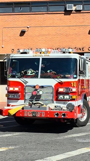 DCFD Engine 18 Responding #Shorts #fireapparatus #gogetembrothers