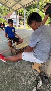 Quand les plus jeunes apprennent des plus grands… et inversement… Pour que ce savoir-faire puisse perdurer encore longtemps… | Collège St Raphaël De Rikitea