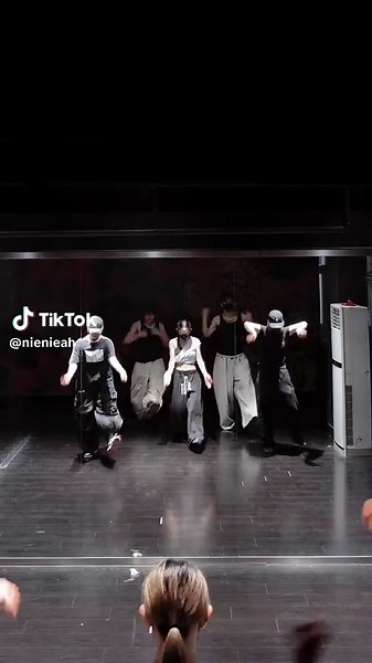On The Floor song dance: easy viral choreography guide
