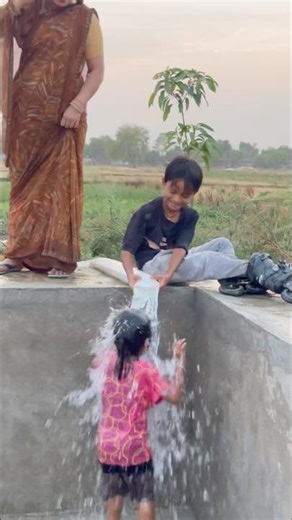 Bahan ko swimming pool me nahala diya 😁