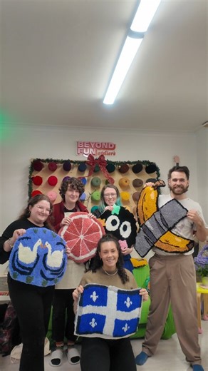 En groupe c'est encore mieux ✨️ Créer, échanger et passer un bon moment ensemble 🧶 N'oubliez pas le rabais de groupe 😉 : Pour les groupes de 3 personnes et , obtenez 10% de rabais avec le code GROUPE10 In a group, it's even better ✨️ Create, connect and enjoy a fun moment together 🧶 Don't forget the group discount 😉 : For groups of 3 or more, get 10% OFF with GROUP10 #workshop #tufting #friends #collegues #beyondfunateliers | Beyond Fun Ateliers