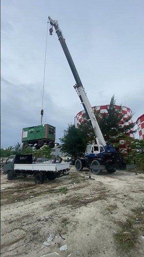 Mobile Crane Working on Construction Site | Heavy Lifting Operation | Crane Work Video #MobileCrane