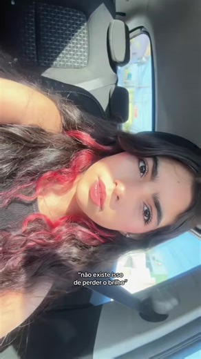 Vídeo de Beca do Beco (@becadobecoo) relacionado a nao existe isso de perder o brilho