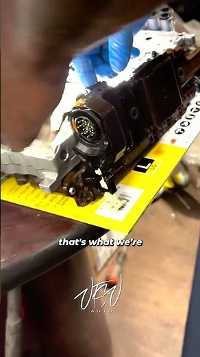 6L80 Transmission - TCM Removal #transmission #6L80 #TCM