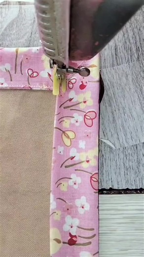 Easy Way To Install a Zipper Slider 📐🪡 #easysewing How to sew clean and neat corner💕 Easy sewing #sewingreels #sewingtips #sewistsgonnasew #sewinghacks teknik membalik tali yang mungkin belum pernah kamu bayangkan An easy way to sew a zipper end for a cleaner, teater finish.