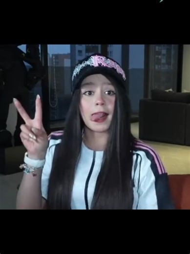 Vane en el stream de Cry modo kawaii